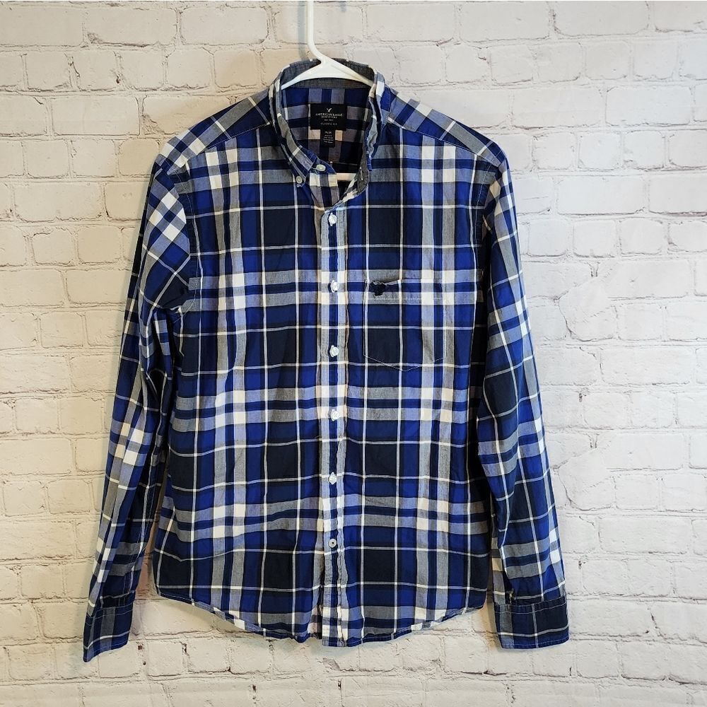 Men's American Eagle "Classic Fit" longsleeve button-down shirt, size Medium